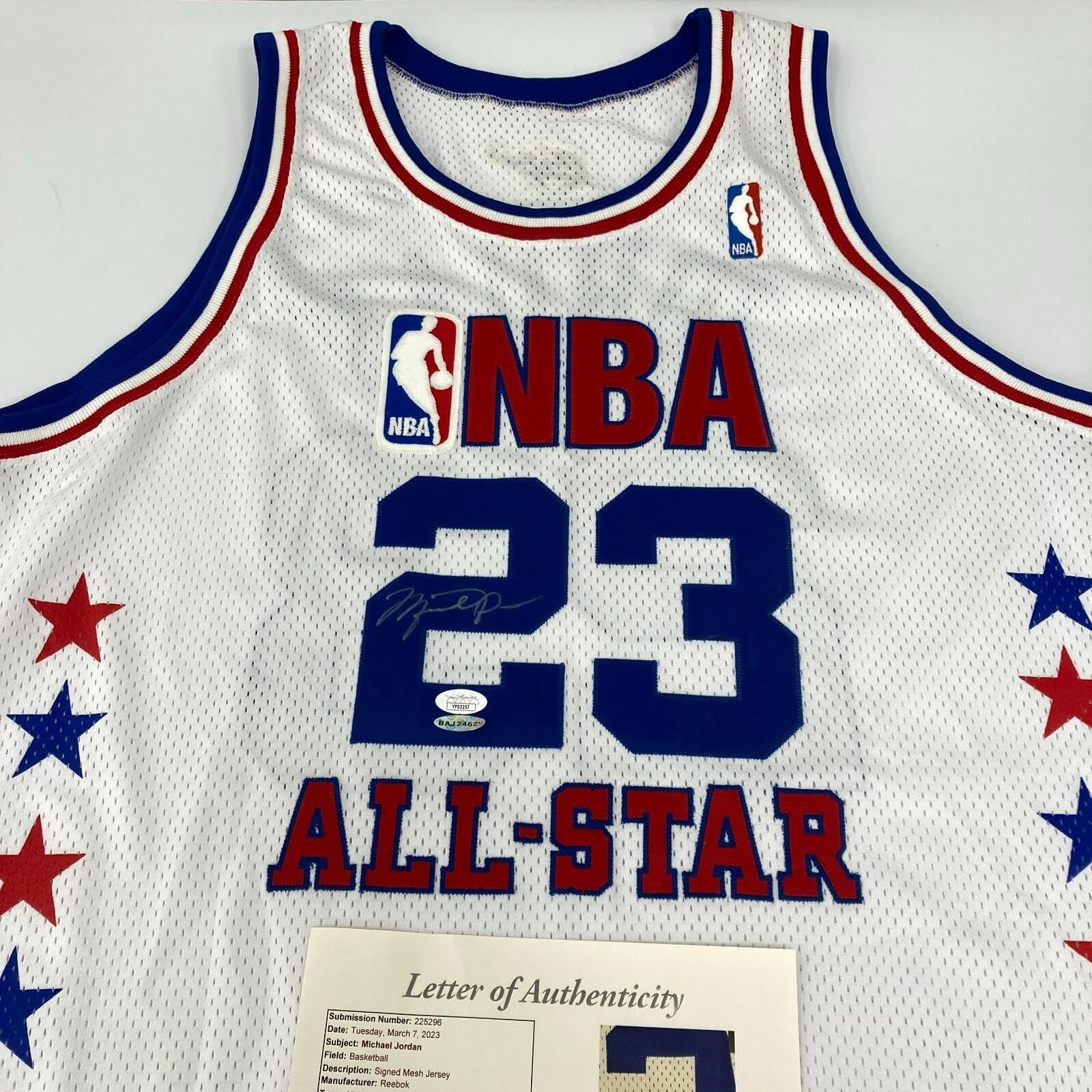 マイケル・ジョーダン 2003 NBAオールスター Reebok ジャージ Amazon.com: Michael Jordan Signed Authentic Reebok 2003 All Star